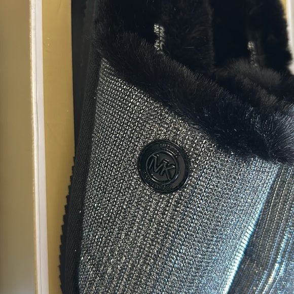 Michael Kors Janis Slippers in silver and black NIB - Picture 4 of 10